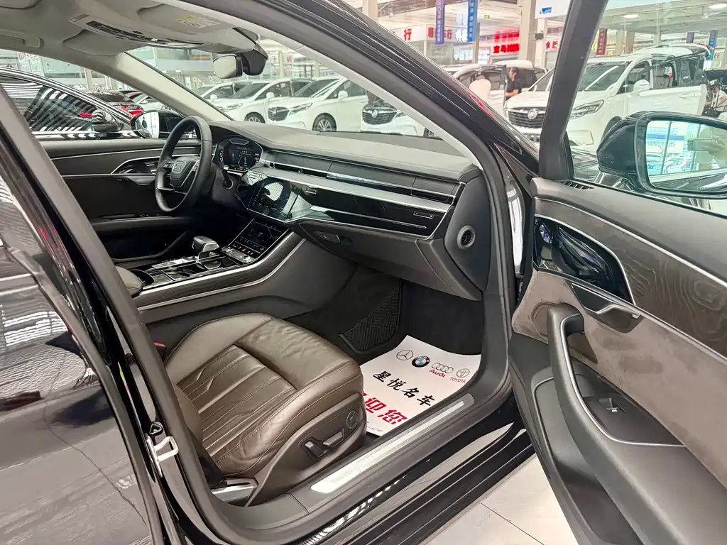 Audi A8 — миниатюра 7