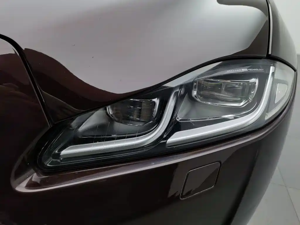 Jaguar XJ — миниатюра 7