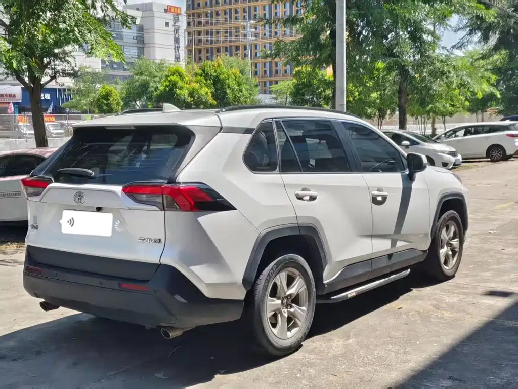 Toyota RAV4 — миниатюра 4