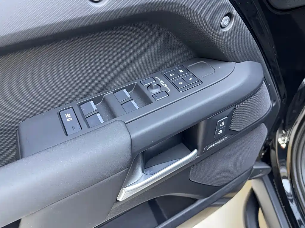 Land Rover Defender — миниатюра 16