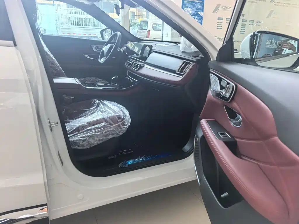 JETOUR X70 PLUS 2025 1.5T Luxury 7 мест