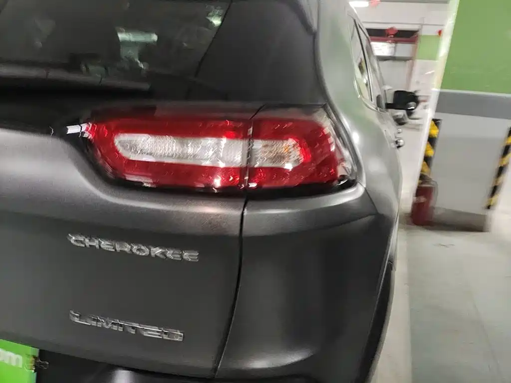 Jeep Cherokee — миниатюра 24