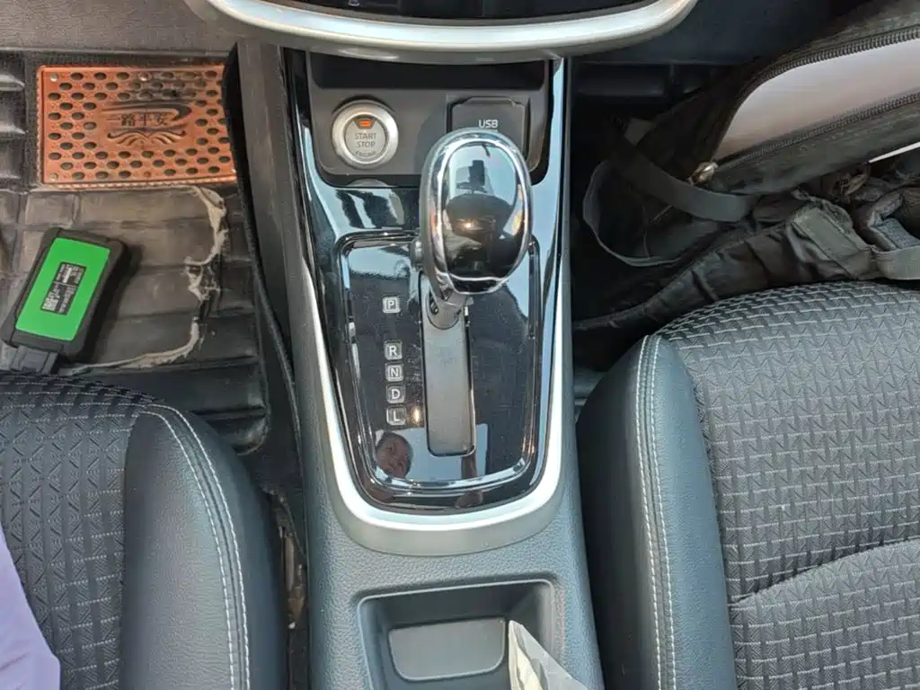 Nissan Tiida — миниатюра 14