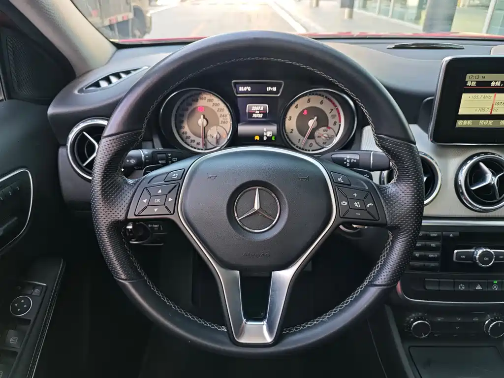Mercedes-Benz GLA — миниатюра 8