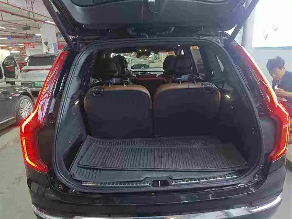 Volvo XC90 PHEV — миниатюра 6