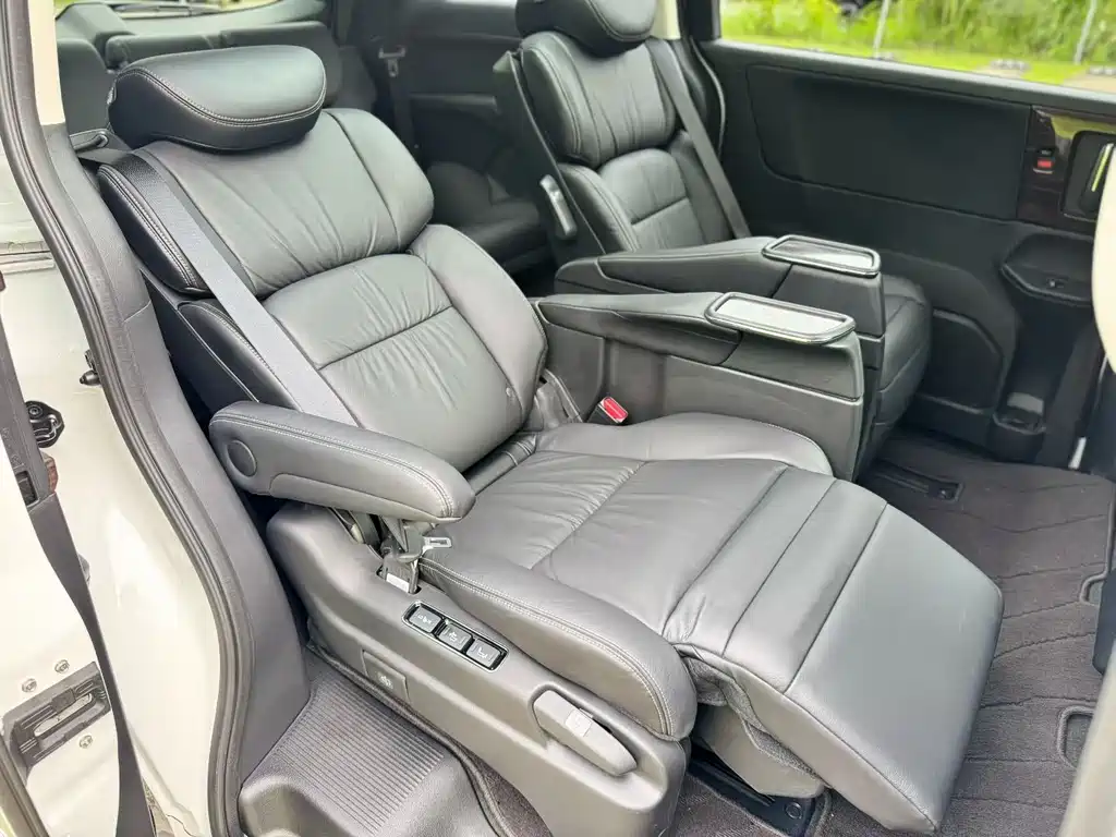 Honda Elysion — миниатюра 8