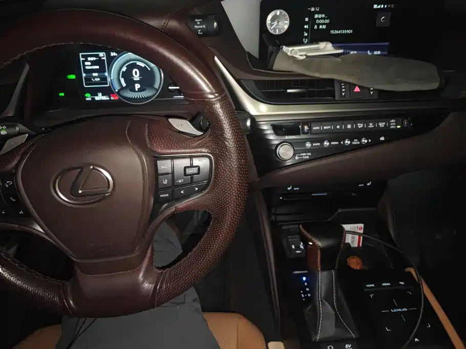 Lexus ES — миниатюра 12