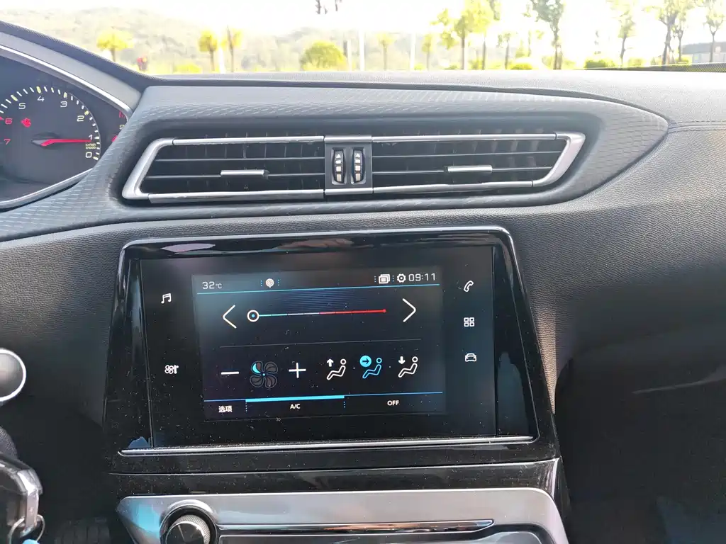 Peugeot 308 — миниатюра 14