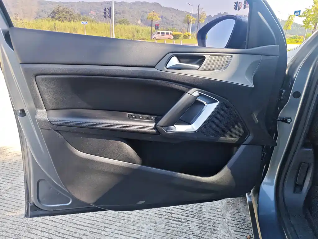 Peugeot 308 — миниатюра 8