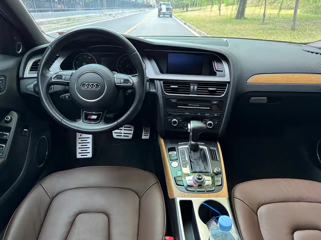 Audi A4L — миниатюра 12
