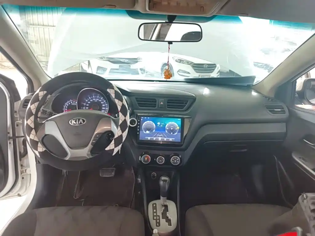 Kia K2 — миниатюра 10