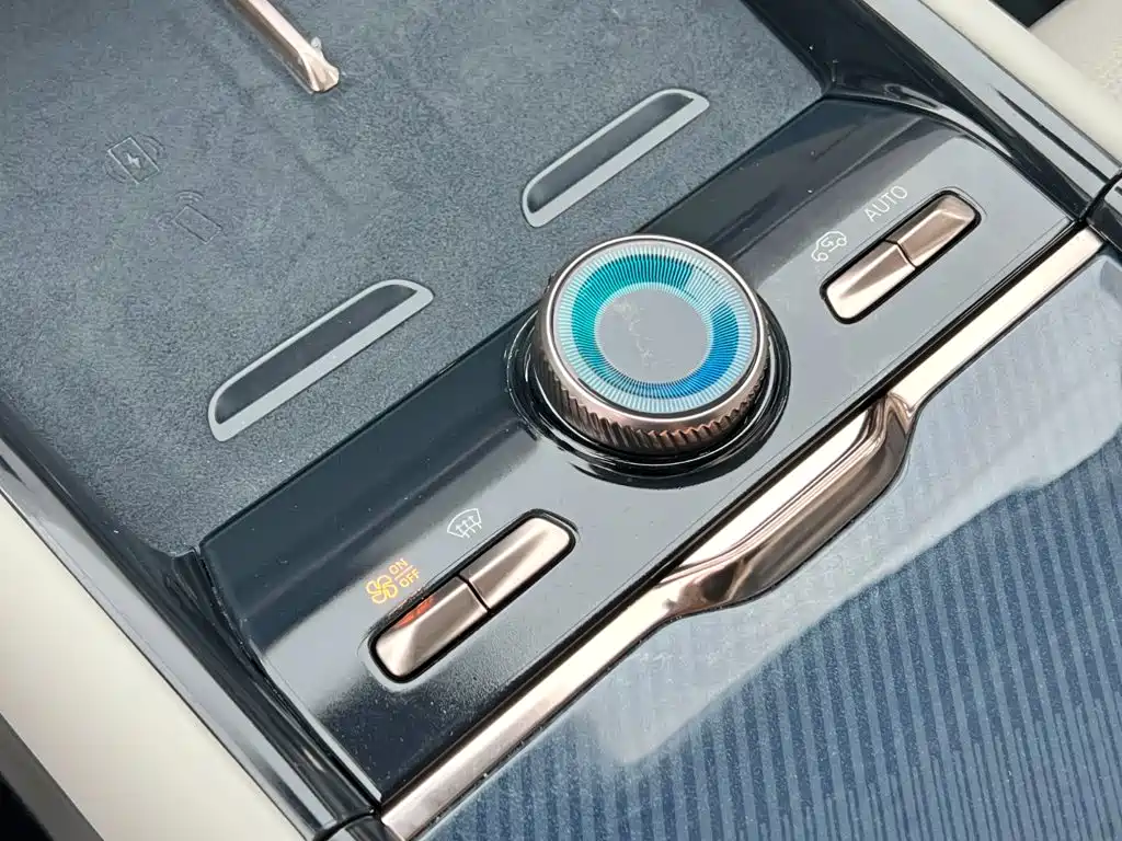 Lynk & Co 900 — миниатюра 27