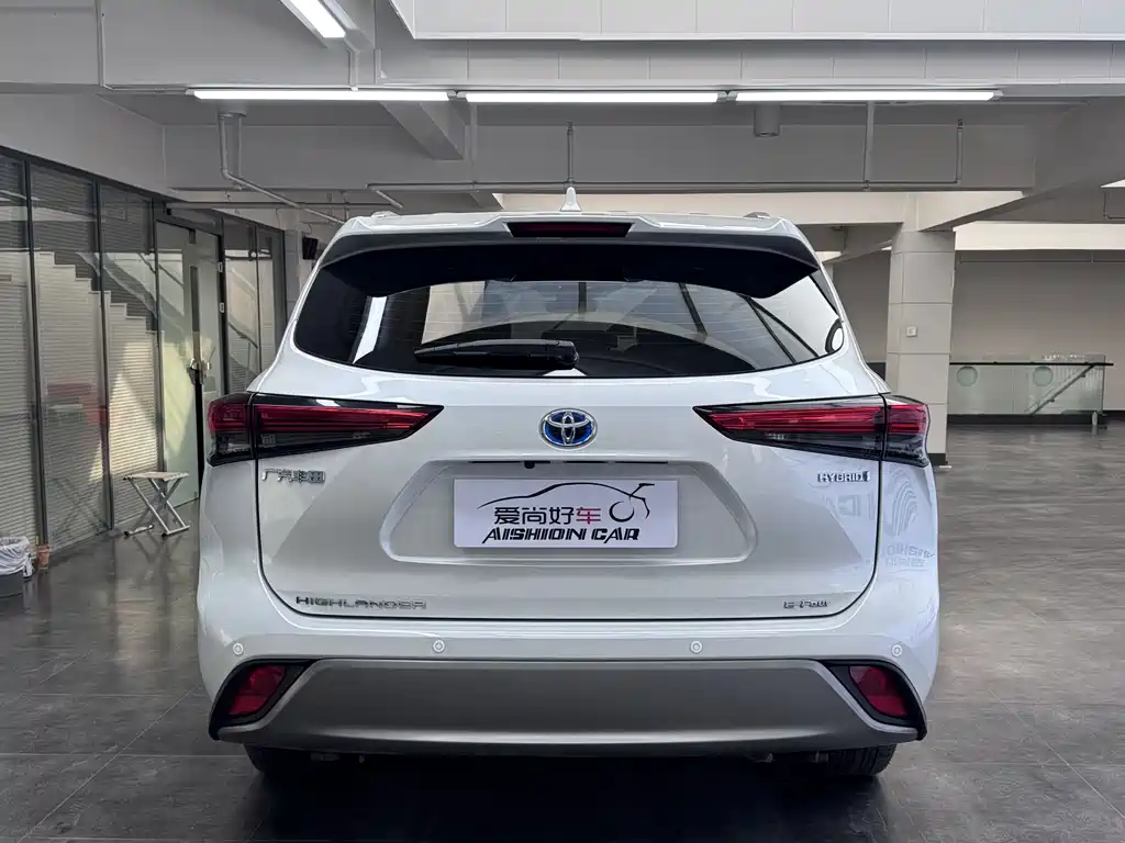 Toyota Highlander 2023 2.5L Luxury 7 мест