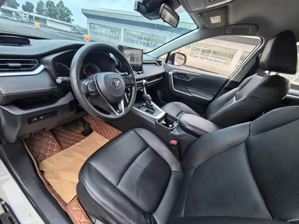 Toyota RAV4 — миниатюра 7
