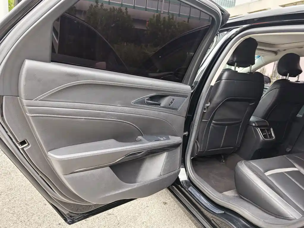 Ford Taurus — миниатюра 16