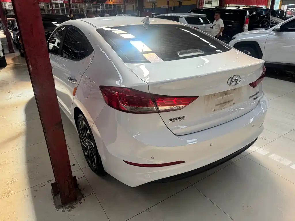Hyundai Elantra — миниатюра 14
