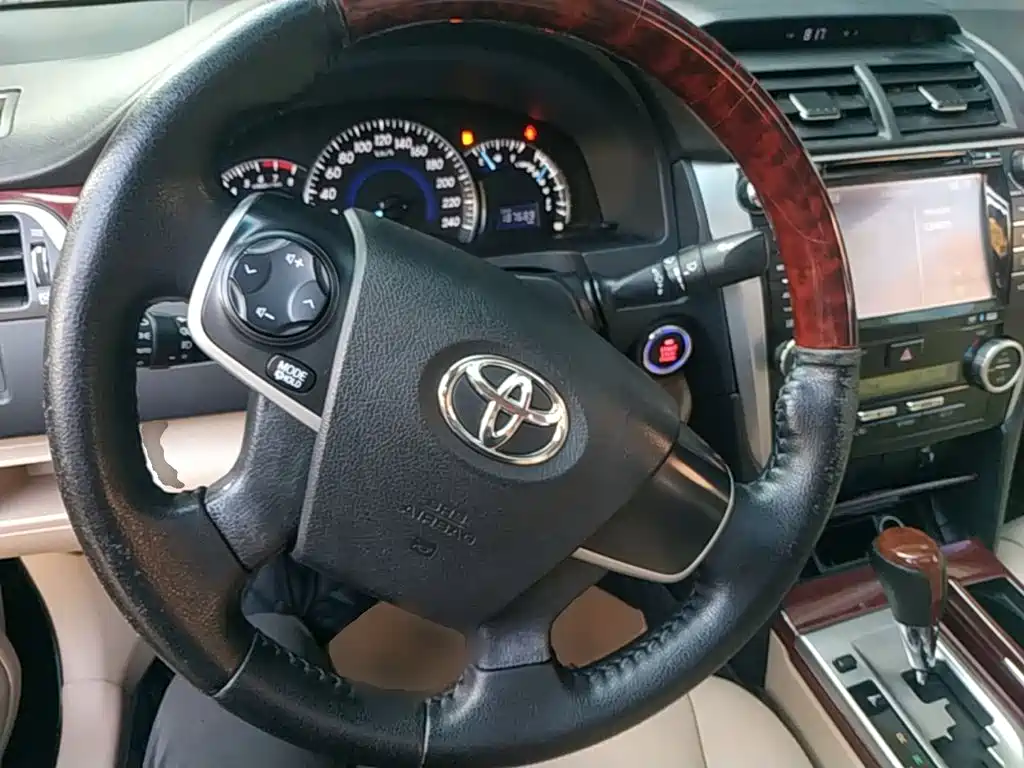 Toyota Camry — миниатюра 11