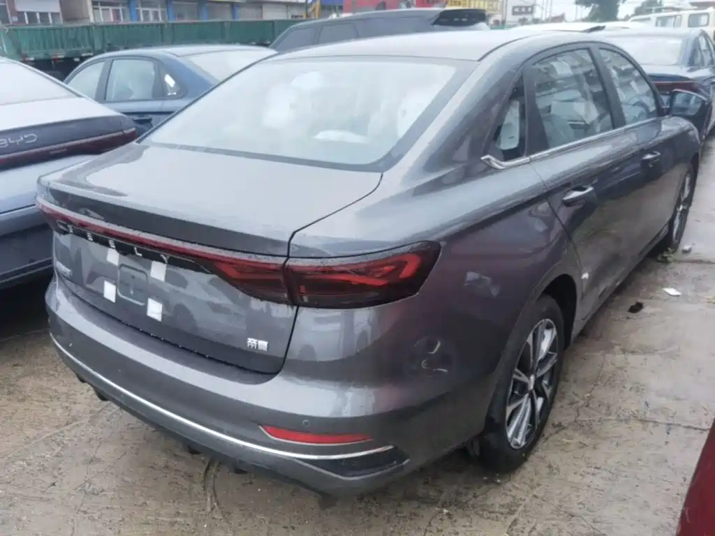 Geely Emgrand 2026 400 1.5L CVT