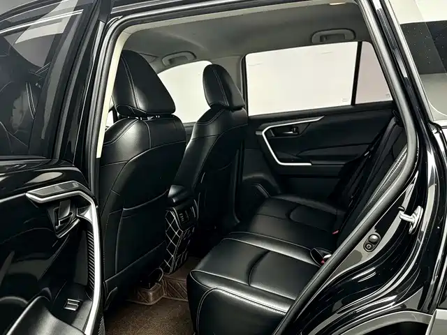 Toyota RAV4 — миниатюра 9
