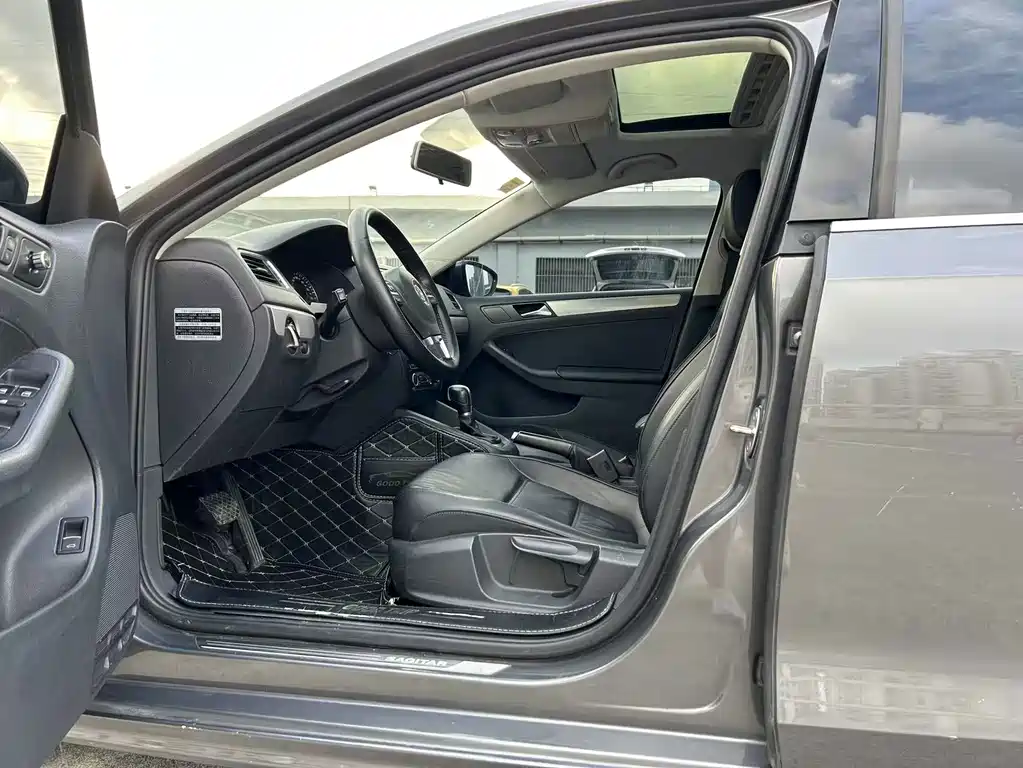 Volkswagen Sagitar — миниатюра 4