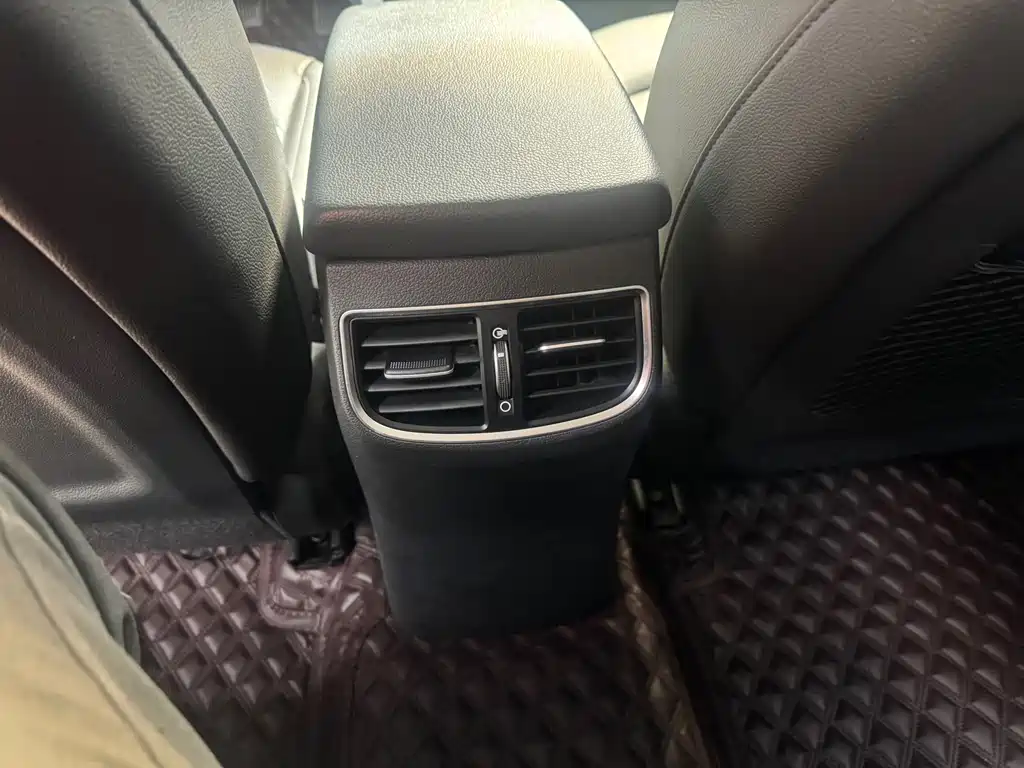 Hyundai Elantra — миниатюра 8