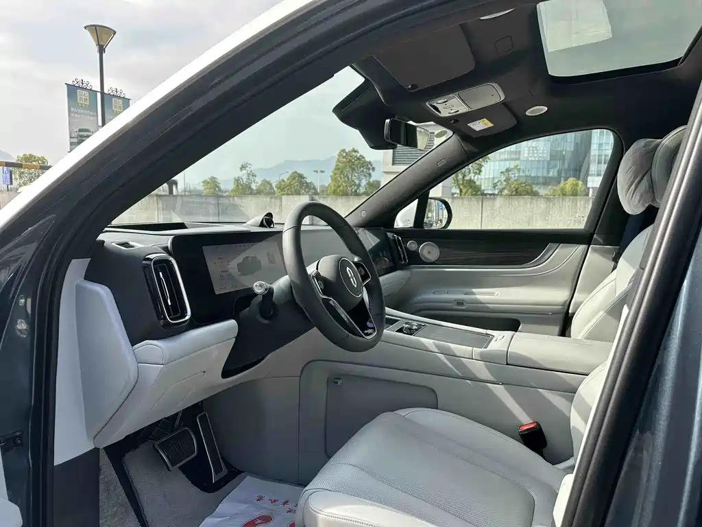 AITO ASK THE WORLD M9