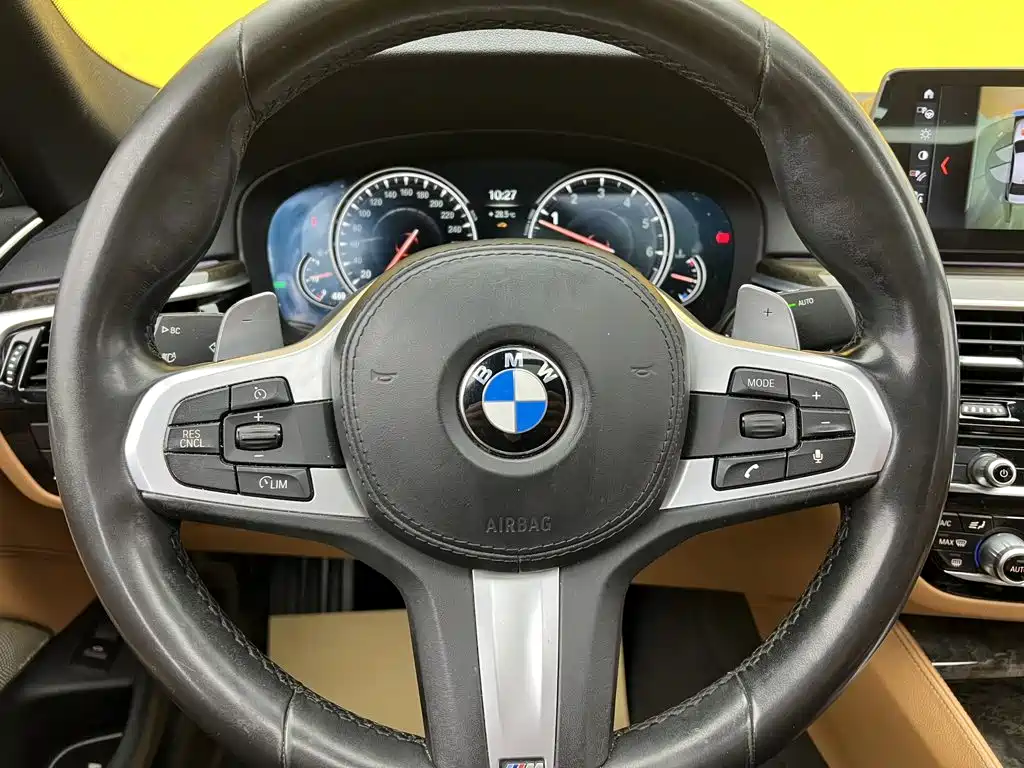 BMW 5 Series — миниатюра 27