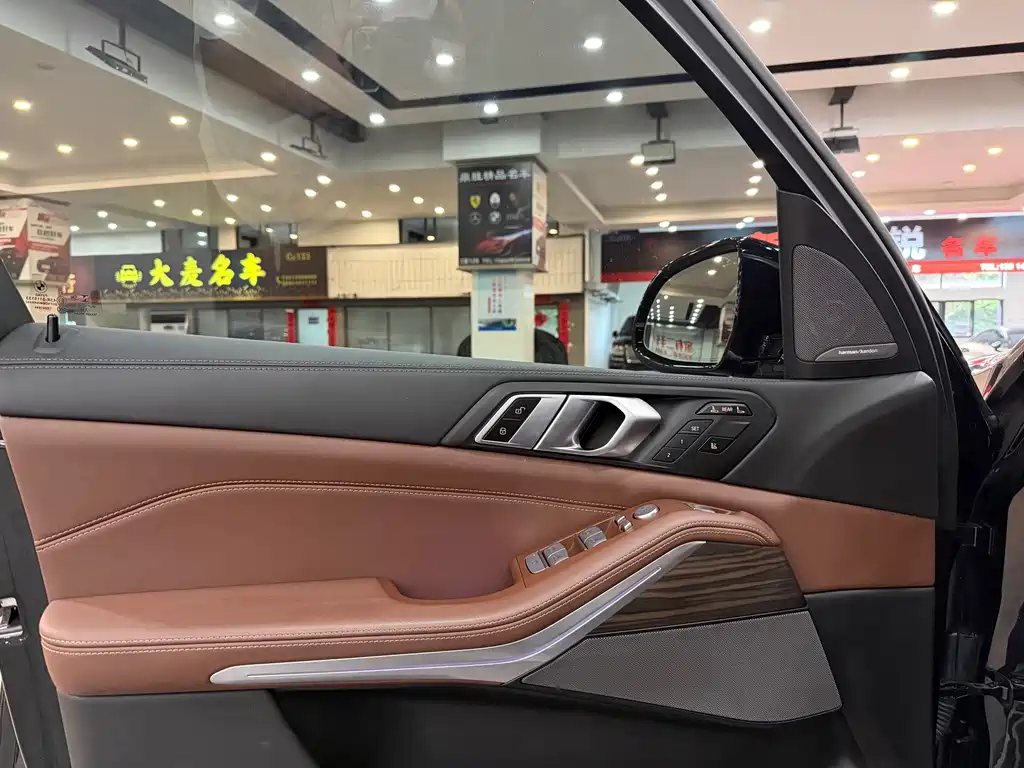 BMW X7 — миниатюра 10