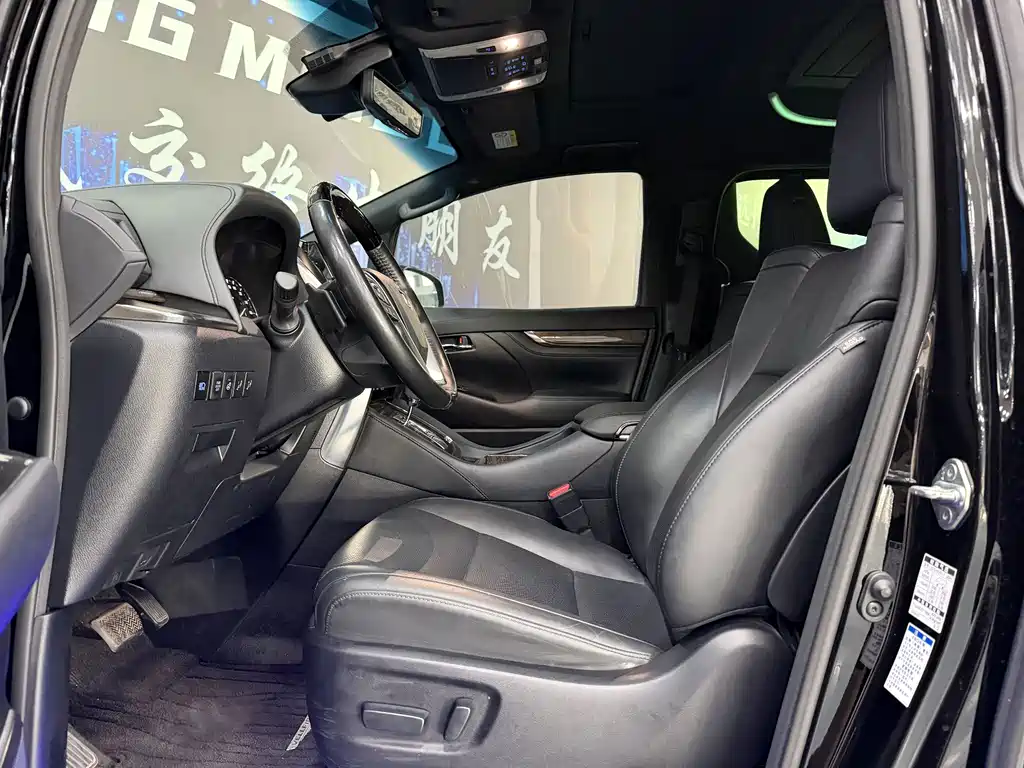 Toyota Vellfire — миниатюра 8
