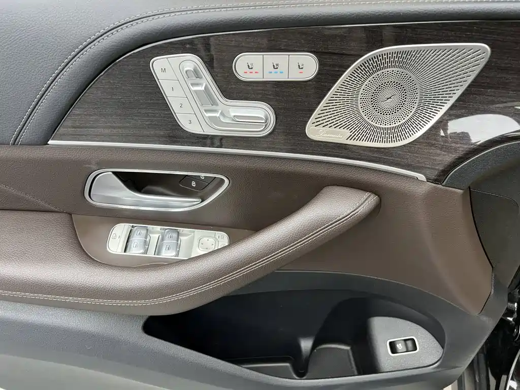 Mercedes-Benz GLS — миниатюра 39