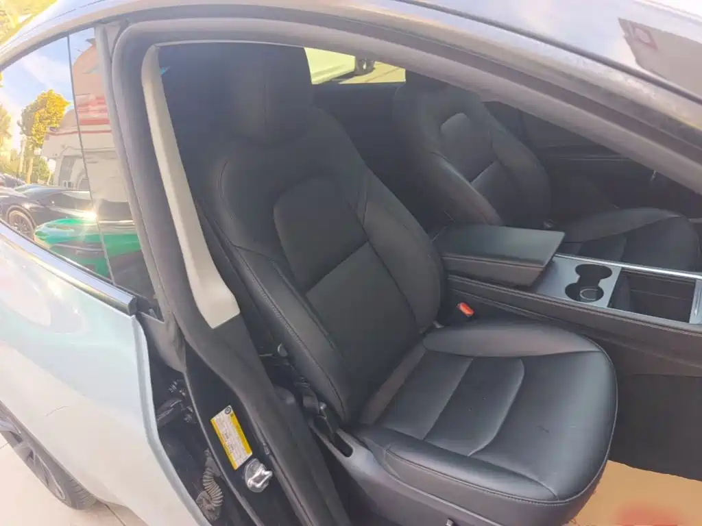 Tesla Model Y — миниатюра 25