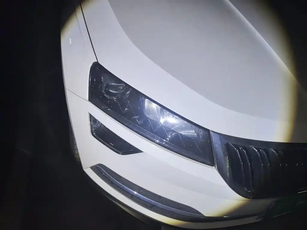 Skoda Karoq — миниатюра 7