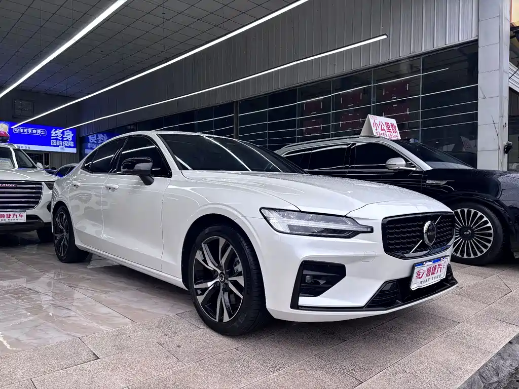 Volvo S60 2025 B5 Sport