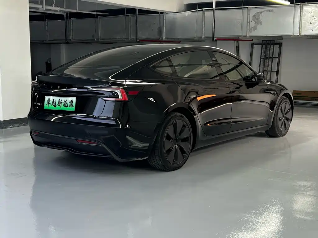 Tesla Model 3 — миниатюра 13