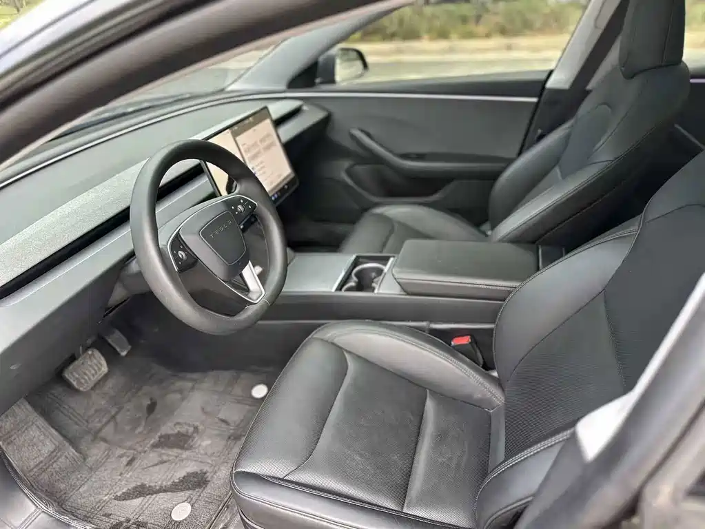 Tesla Model 3 — миниатюра 6