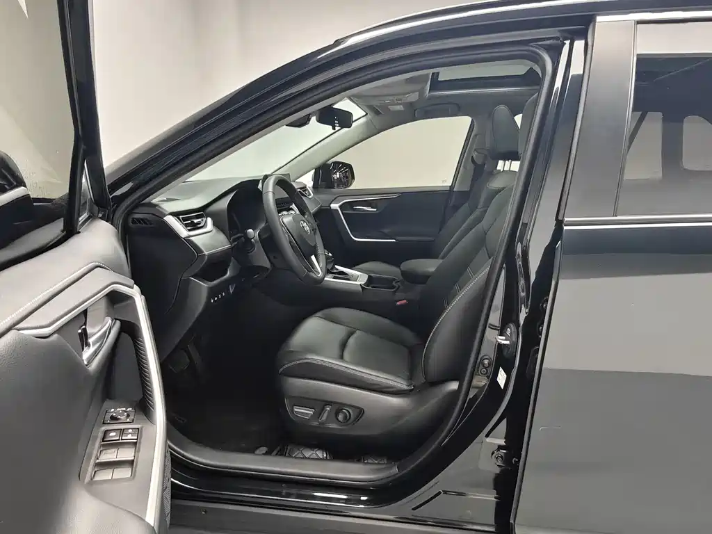 Toyota RAV4 — миниатюра 14