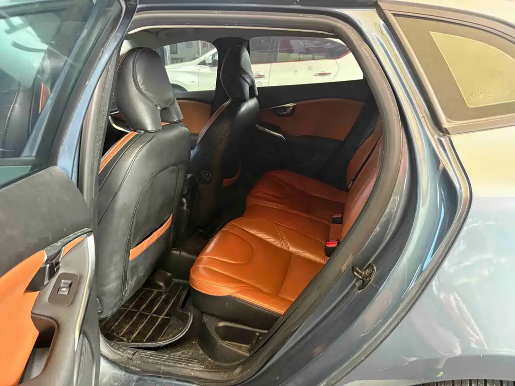 Volvo V40 — миниатюра 6