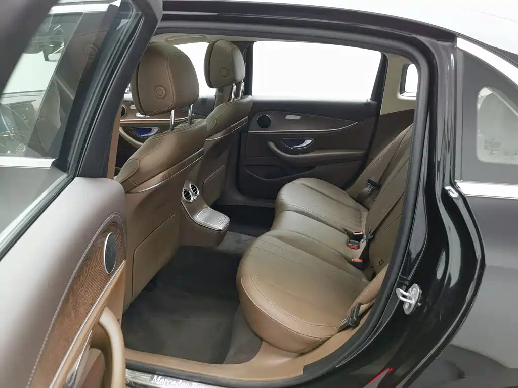 Mercedes-Benz E-Class — миниатюра 15