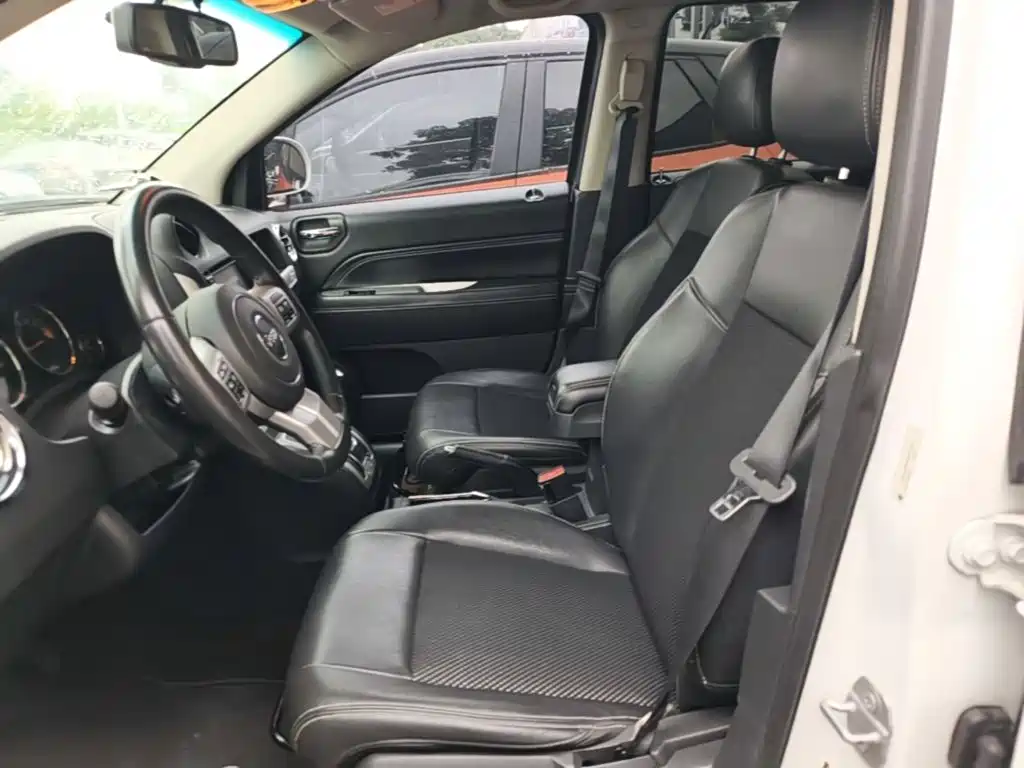 Jeep Compass (Import) — миниатюра 15