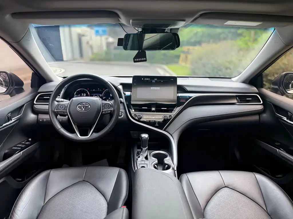 Toyota Camry — миниатюра 6