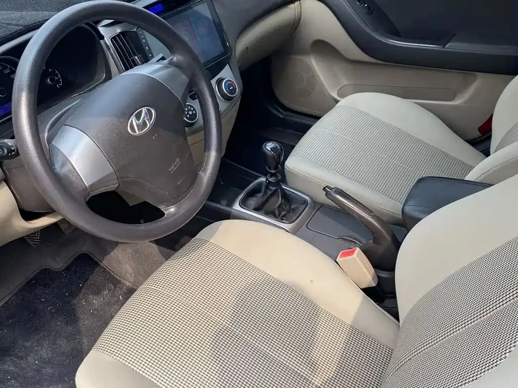 Hyundai Elantra — миниатюра 4