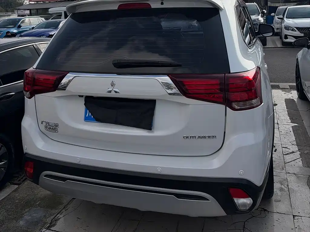 Mitsubishi Outlander — миниатюра 5