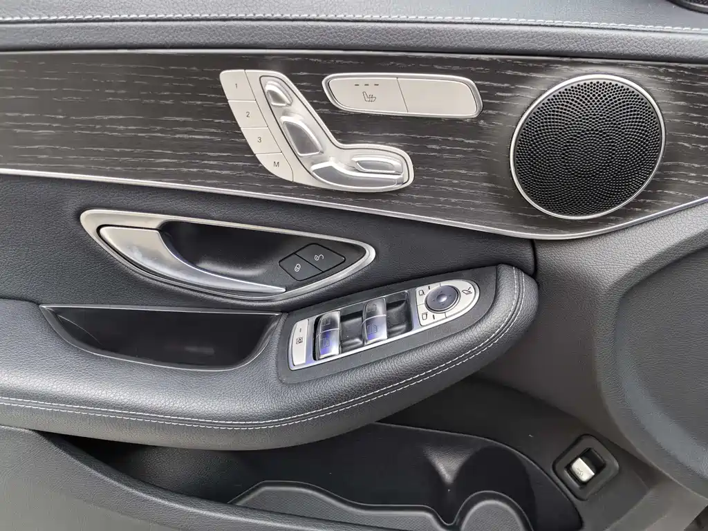 Mercedes-Benz C-Class — миниатюра 14