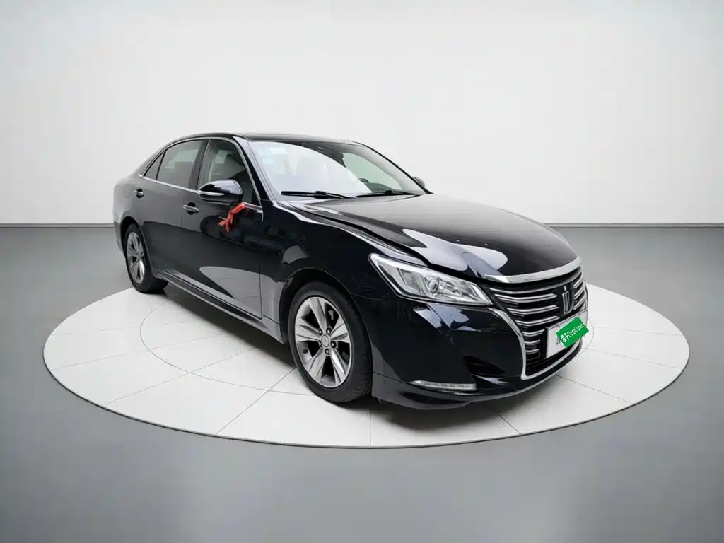 Toyota Crown — миниатюра 3