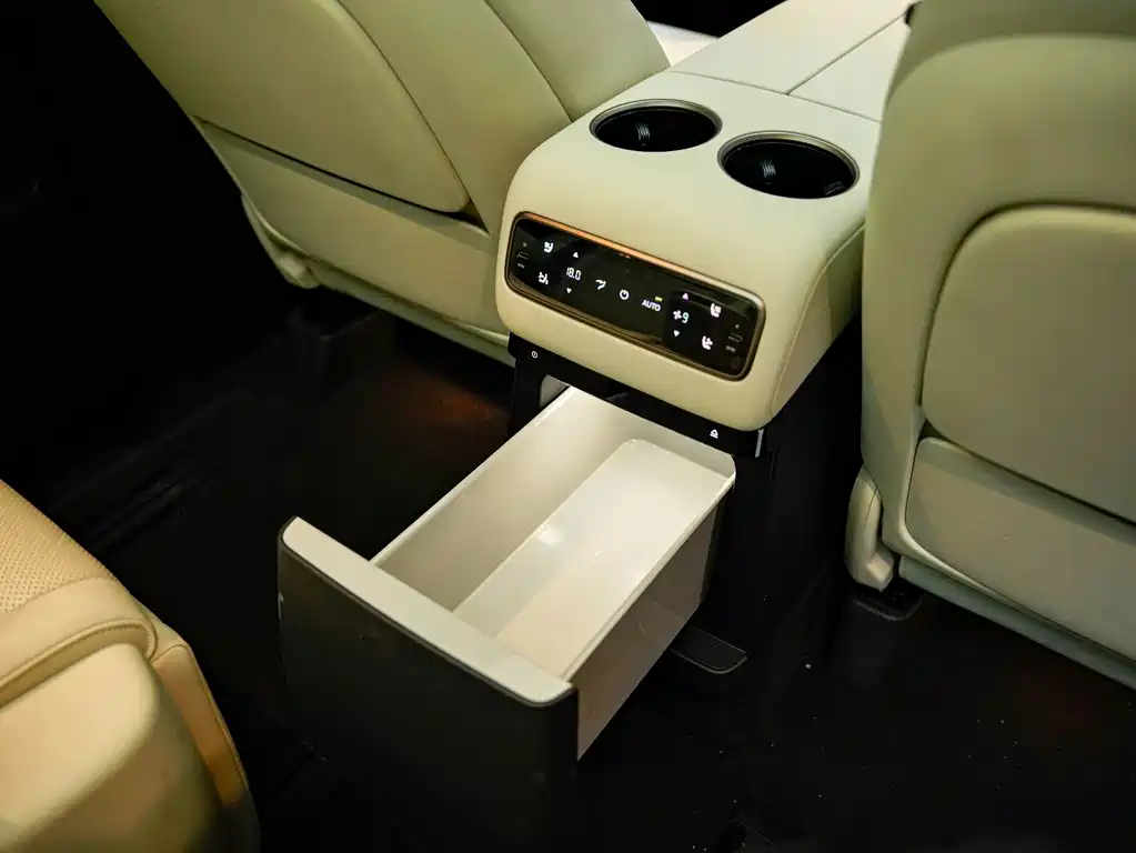 Li Auto Li MEGA — миниатюра 12