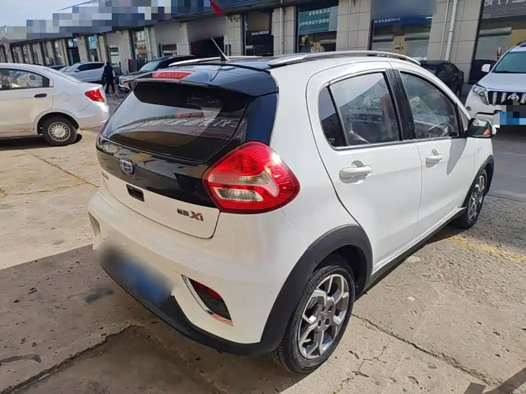 Geely Vision X1 — миниатюра 7