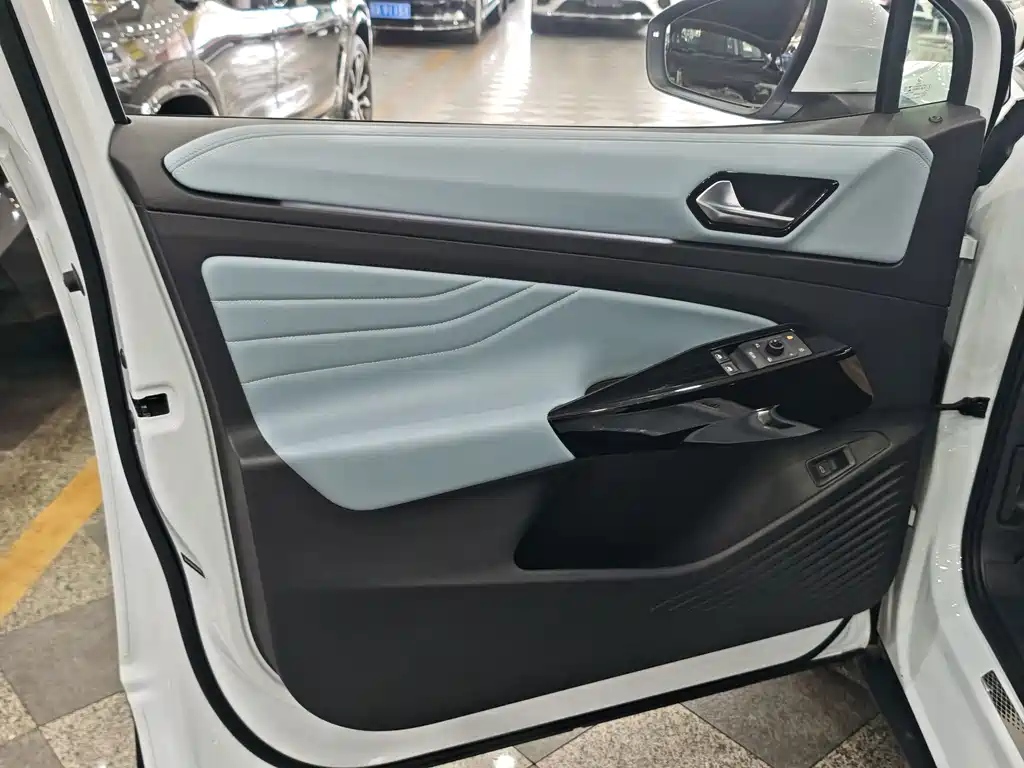 Volkswagen ID.4 X — миниатюра 4
