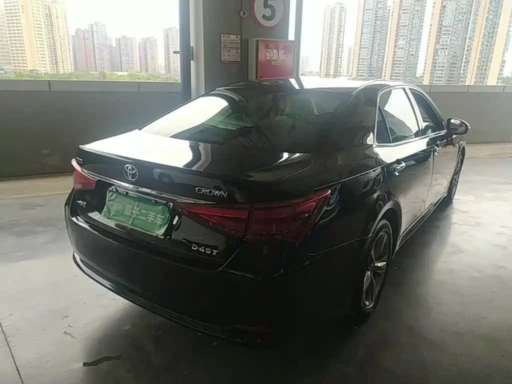 Toyota Crown — миниатюра 7