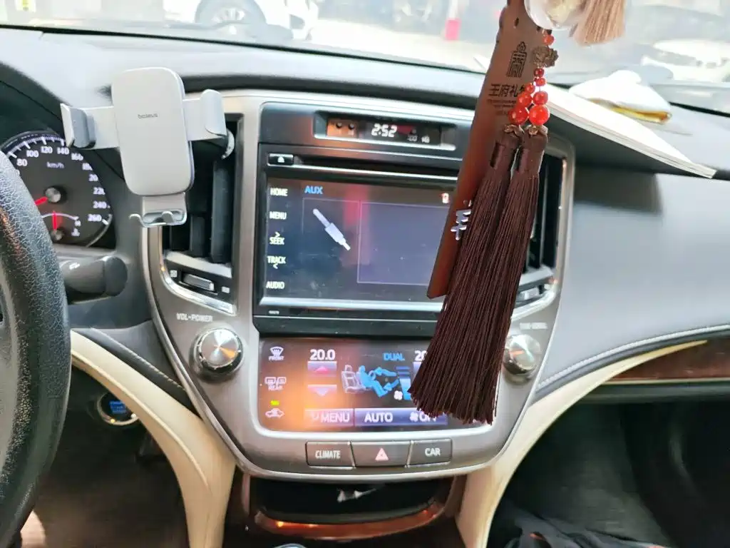 Toyota Crown — миниатюра 15