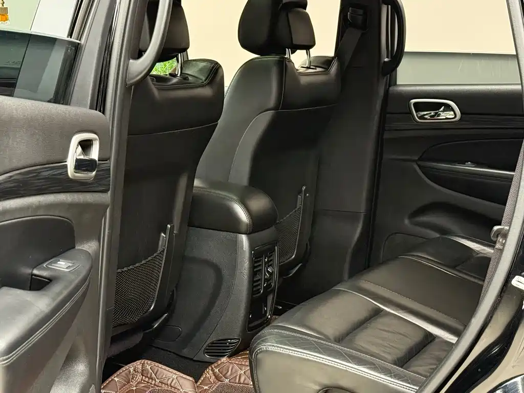 Jeep Grand Cherokee (Import) — миниатюра 4